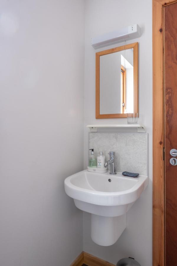 Contemporary One Bedroom Apartment Close To All Amenities In Conservation Area Тейн Экстерьер фото